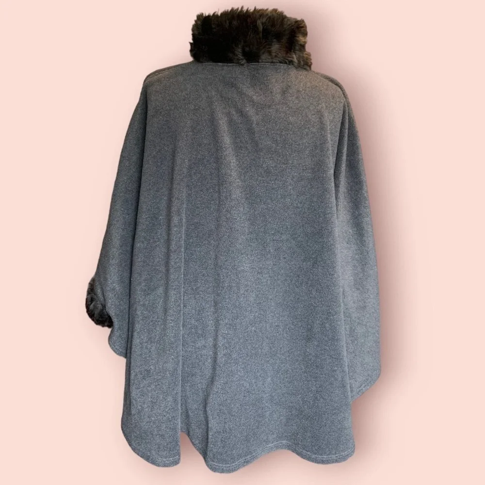 Vintage Parkhurst Fleece Cape with Fur Neckline and  Cuffs - Picture 2 of 5